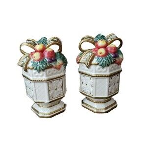 Fitz and Floyd Snowy Woods Salt & Pepper Shakers Set Fruit Bow Christmas Holiday